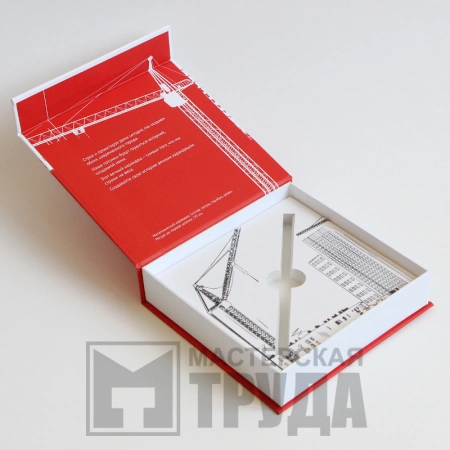 Коробка шкатулка с вырубным картонным ложементом под ручку